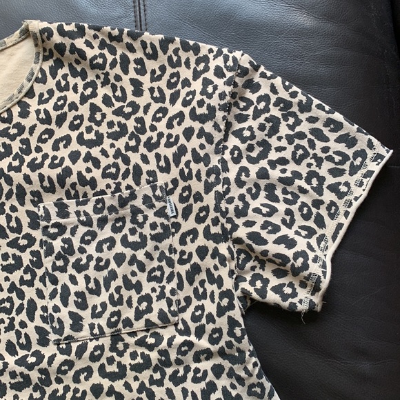 • Leopard Print T • - Picture 4 of 13